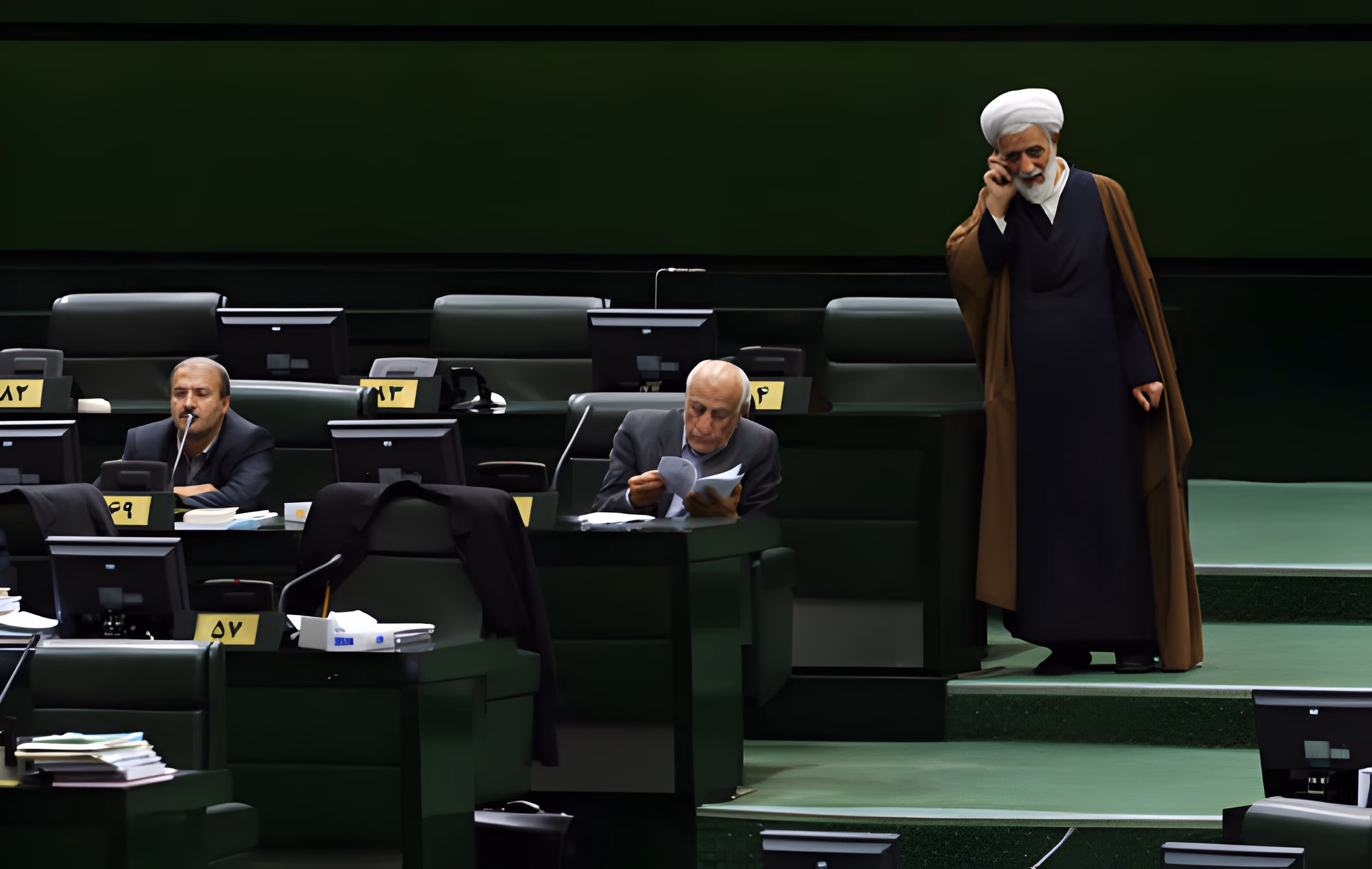 لە دوای جەنگی 12 ڕۆژەوە بەرپرسانی ئێران مۆبایل بەکار ناهێنن
