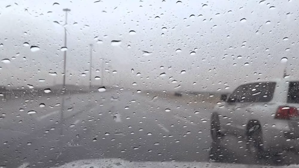 ئاسمان ههوراوی دهبێت و جار و باریش باران دهبارێت