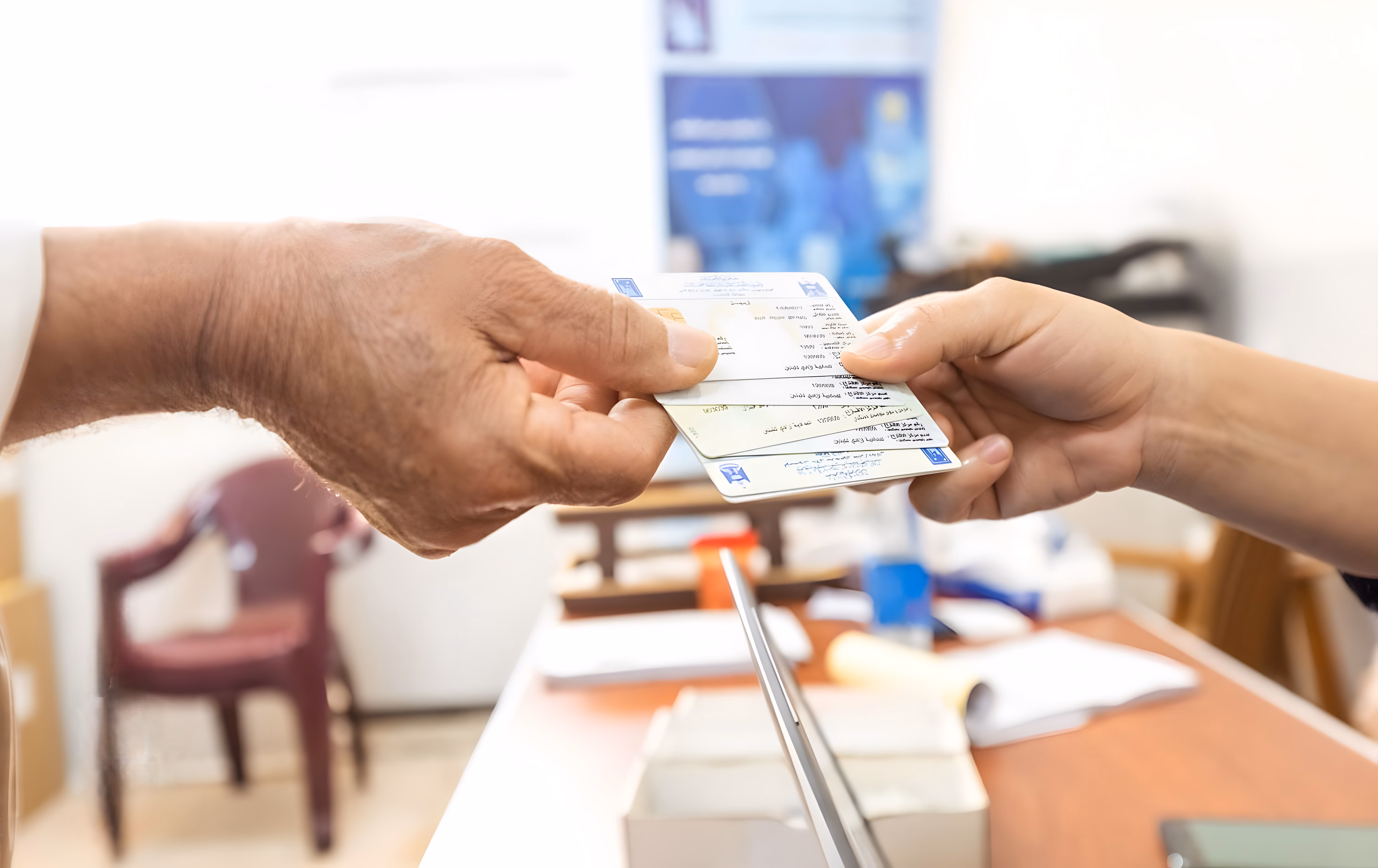 لە عێراق کارتێکی دەنگدان بە 500 هەزار دینار دەفرۆشرێت