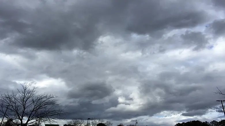 ئاسمان پڕ هەور دەبێت و کەشەکە سارد دەبێت 