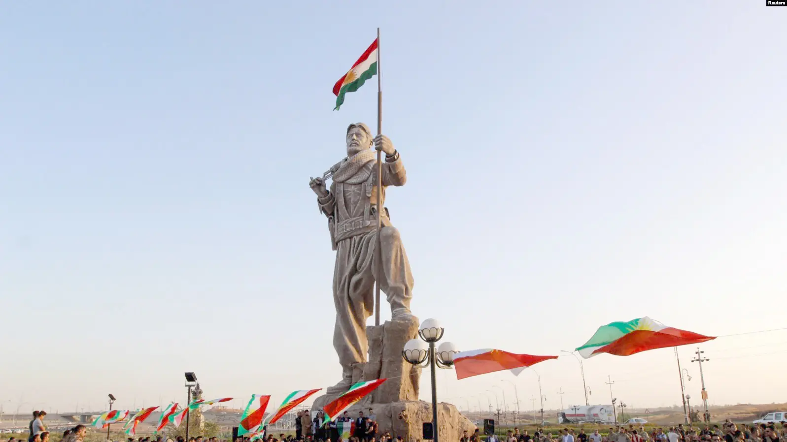 قوتابخانەی 'اجیال نصری' داوای لێبووردن لە قوتابییە کوردەکە دەکات