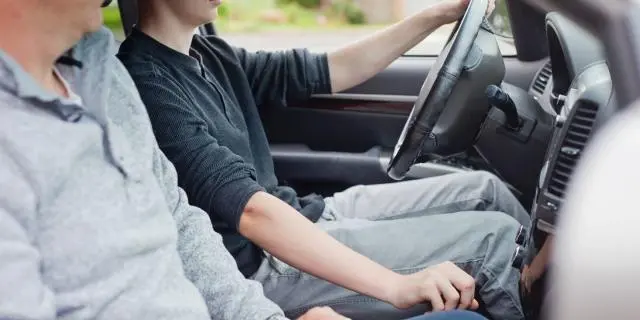 لێخوڕینی کوێرانەی ئۆتۆمبێل چییە؟