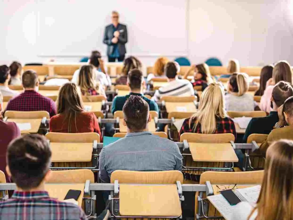 بڕیار لەسەر کەمکردنەوەی دەوامی زانکۆ و پەیمانگاکان دەدرێت 