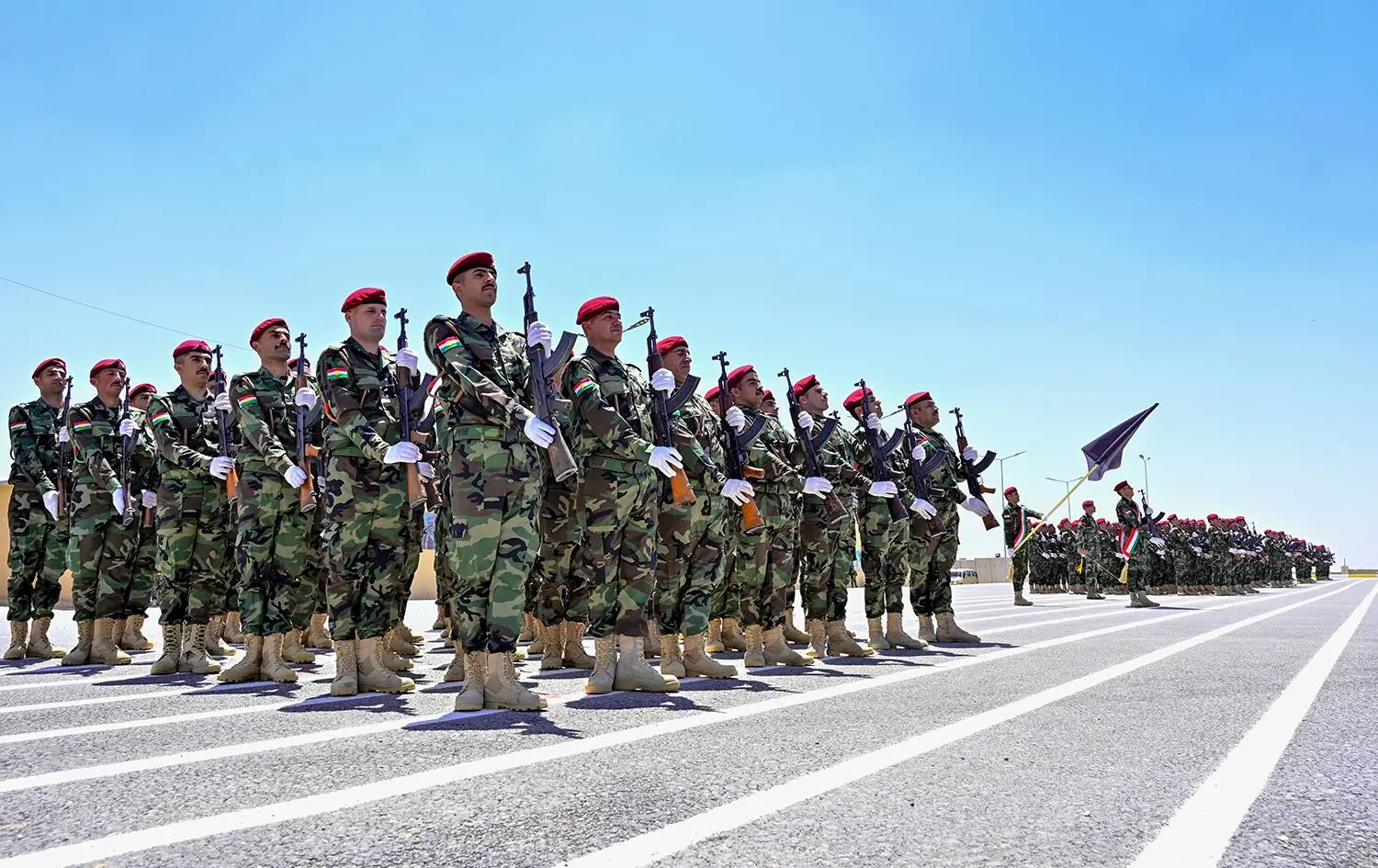 سەرۆکوەزیران بۆ یەکخستنەوەی هێزەکانی پێشمەرگە دەسەڵاتەکانی فەرماندەیی دەڤەرەکانی واژۆ کرد