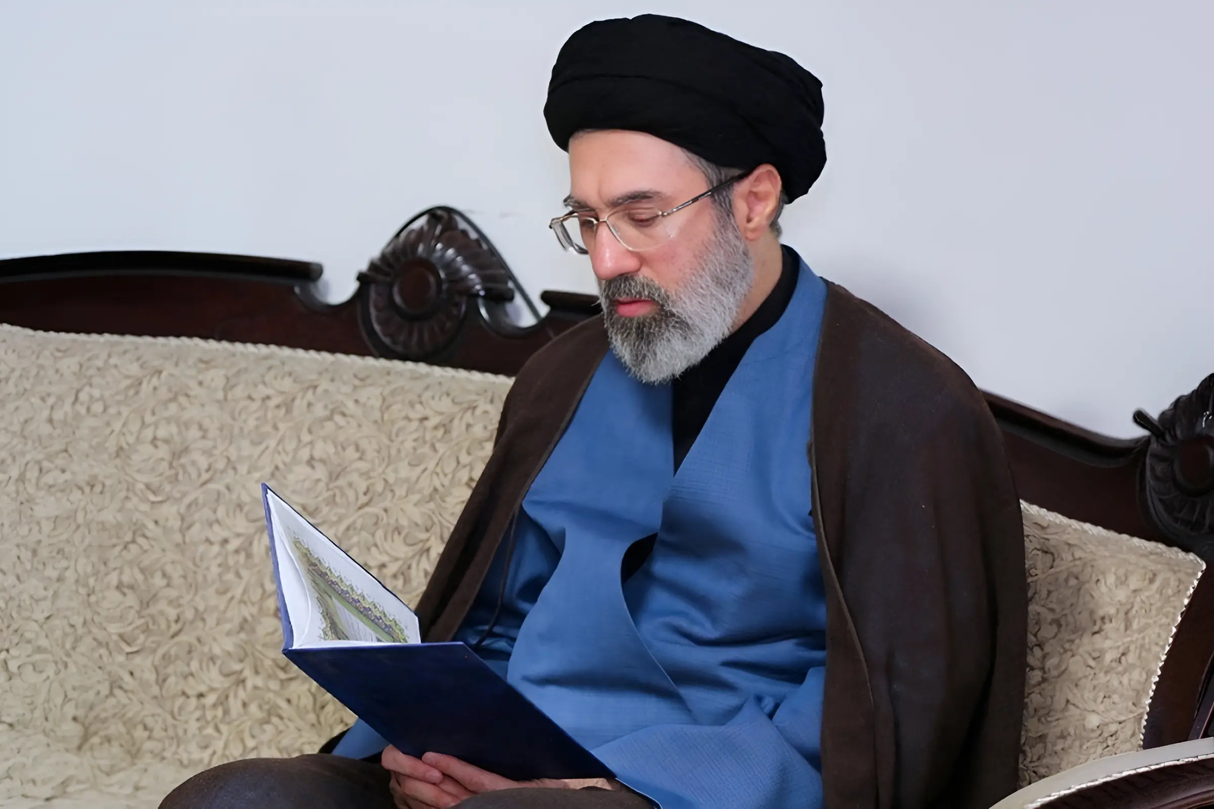 موجتەبا خامنەیی ئێرانی جێبێشتووە 