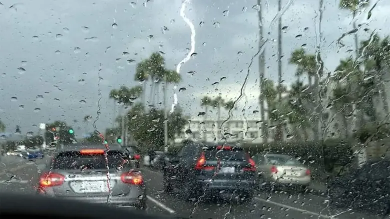 ئەمڕۆ و سبەی بارانی بەلێزمە دەبارێت