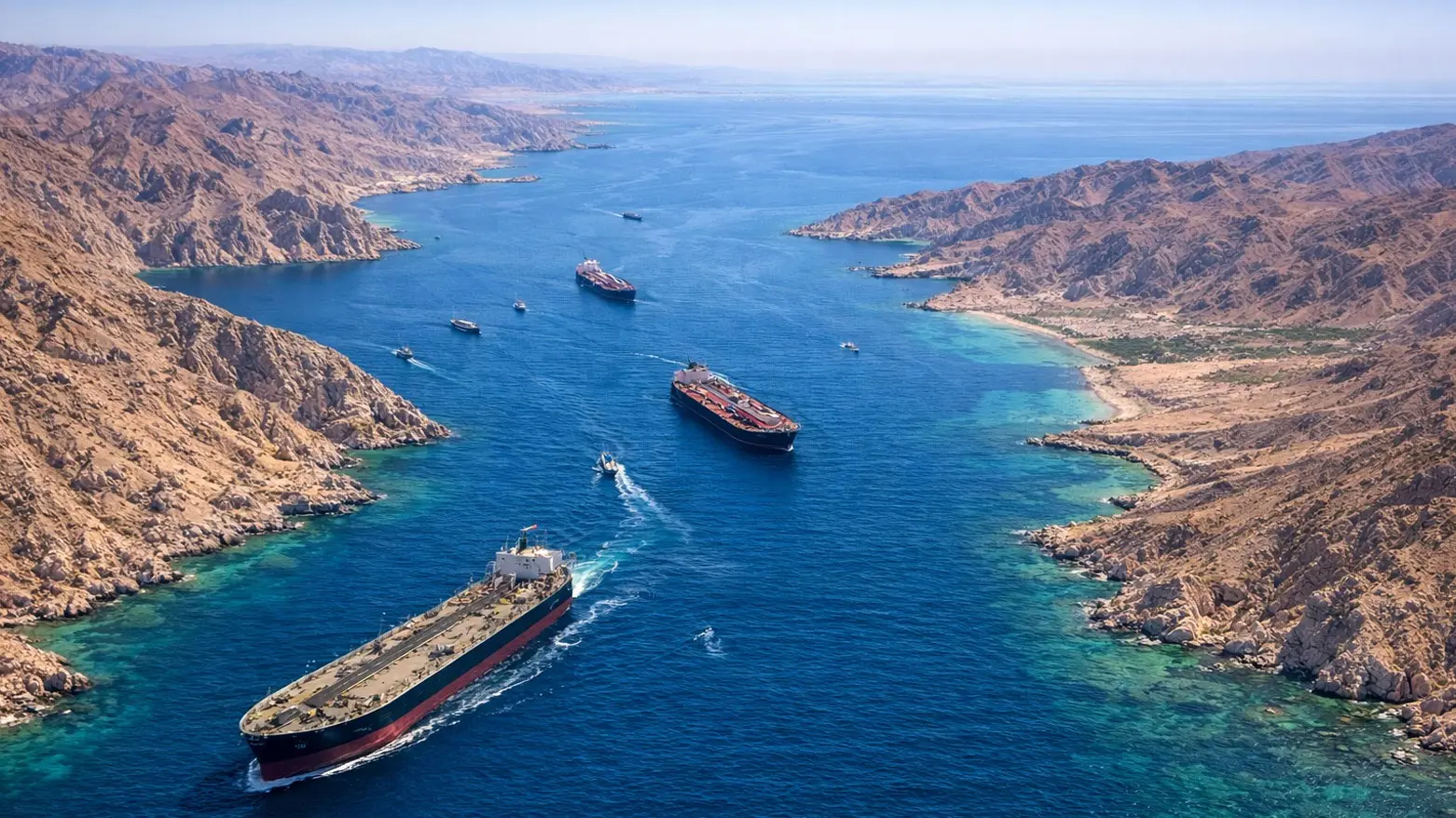 ڕۆژنامەی فاینانشاڵ تایمز: ئێران لە بەرامبەر تێپەڕبوونی هەر بەرمیلێک 1 دۆلار وەردەگرێت