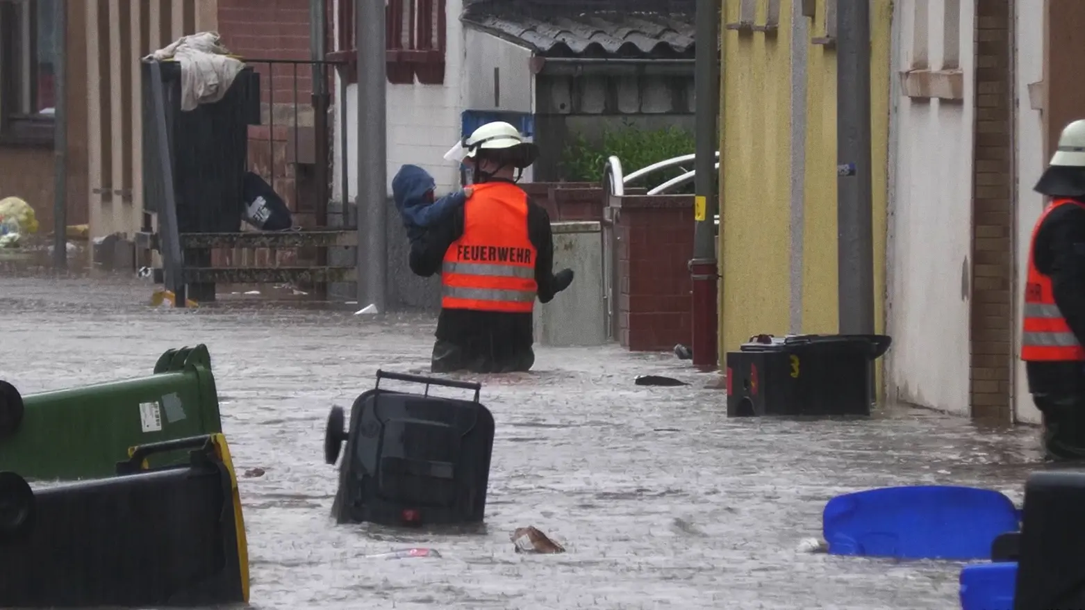 شارەوانى قەڵادزێ: ئەو ماڵانەی لە نزیک چەم و ڕووبارەکانن شوێنەکانتان چۆڵ بکەن