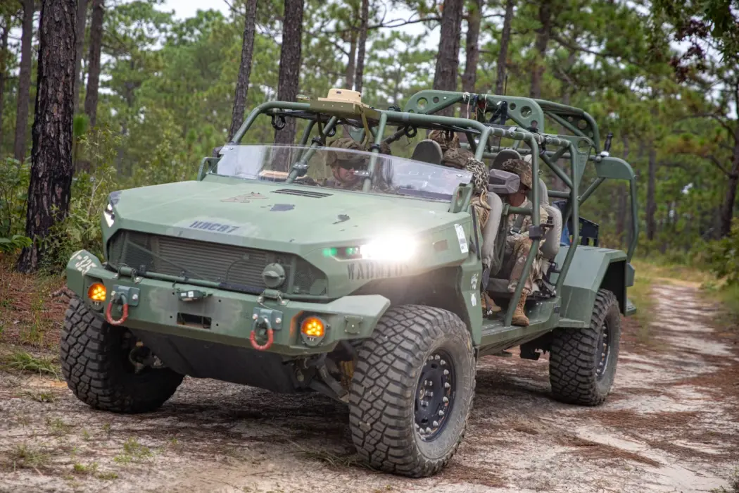 ترەمپ دەیەوێت کۆمپانیاکانی ئۆتۆمبێل چەکی بۆ دروست بکەن