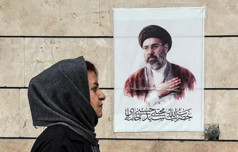 سێبه‌ری تیرۆر؛ بۆچی موجتەبا خامنەیی دەرناکەوێت؟
