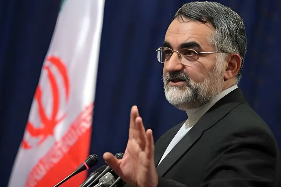 عەلائەدین بروجەردی: تاهەتایە كۆنتڕۆڵی گەرووی هورمز دەکەین