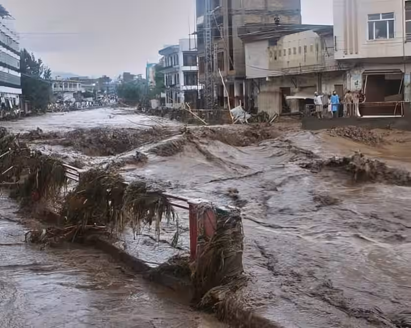 بەهۆی لافاوەوە لە دوو وڵات زیاتر لە 300 کەس گیانیان لەدەستدا