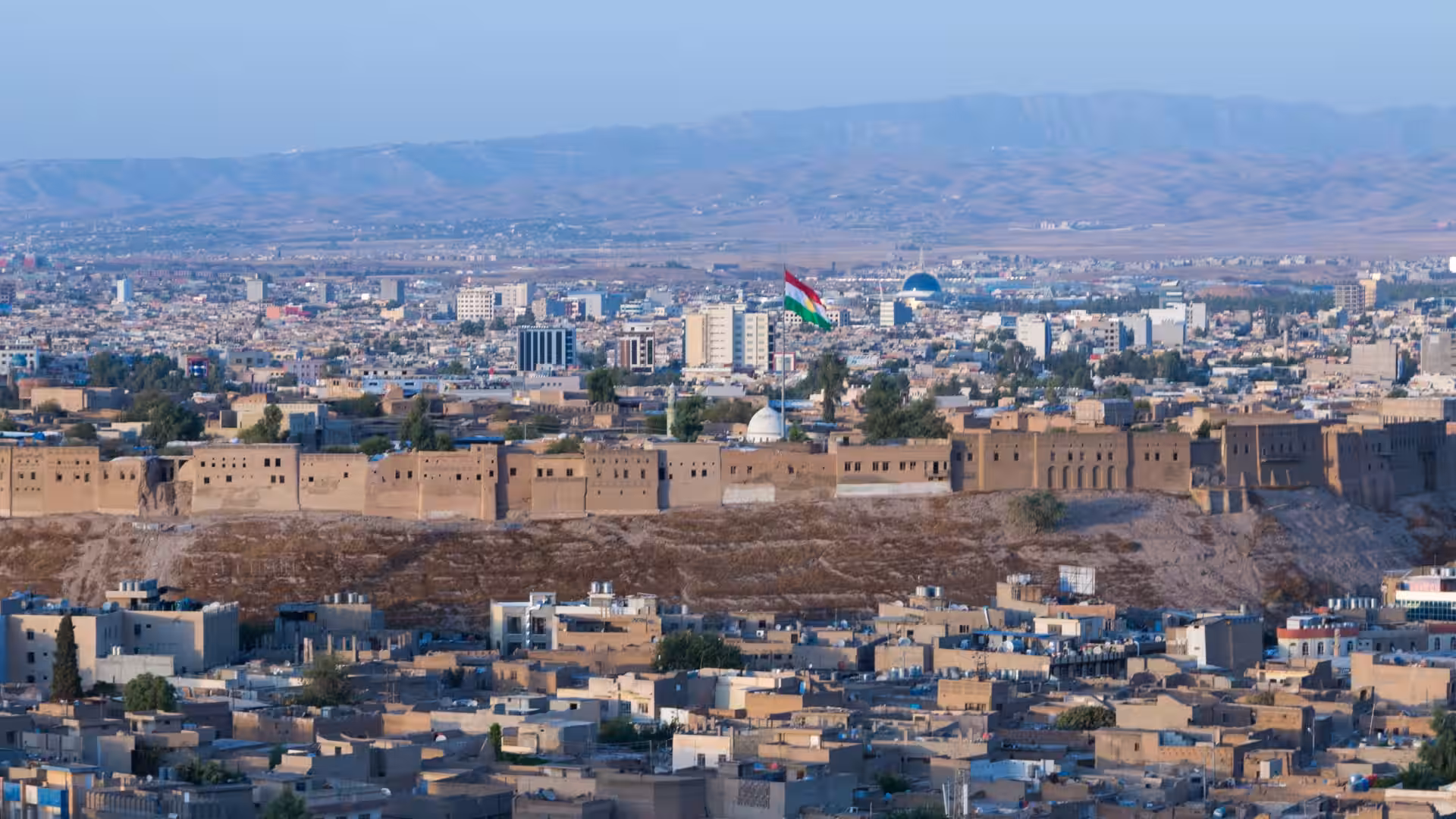 جه‌وه‌كه‌ فێنك ده‌بێت و تۆز و خۆڵیش به‌ڕێوه‌یه‌