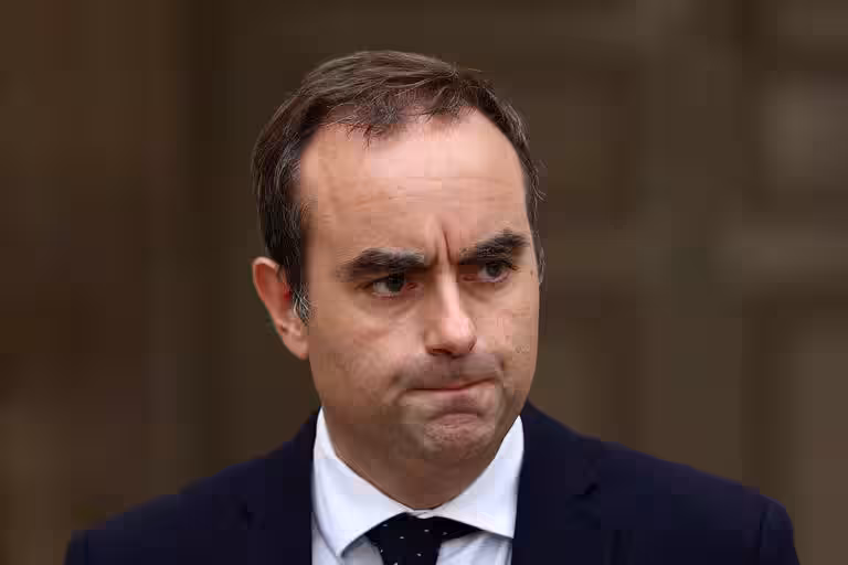 سەرۆک وەزیرانی نوێی فەرەنسا دەستی لە کار کێشایەوە