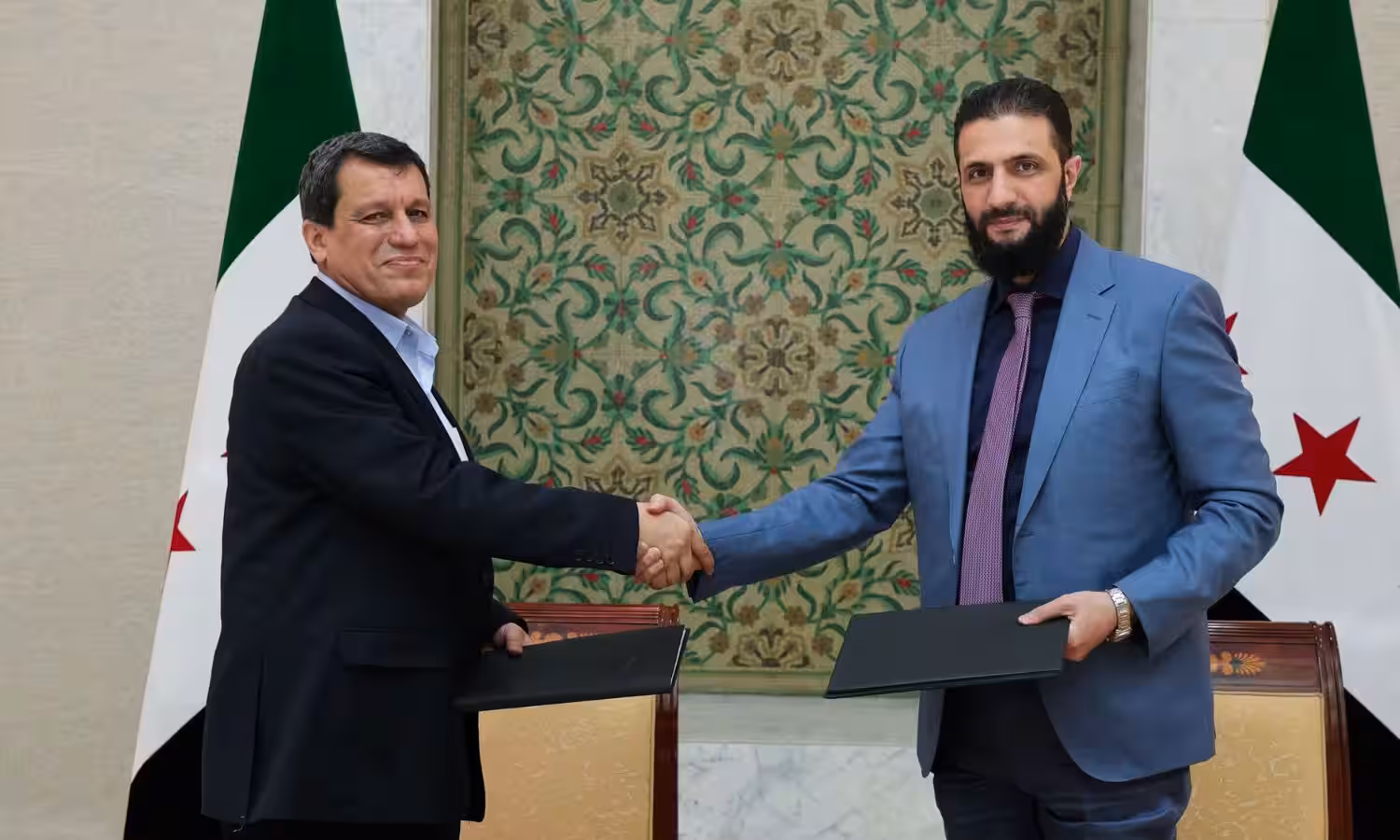 مەزڵووم عەبدی و ئەحمەد شەرع لە کۆبوونەوەدان 