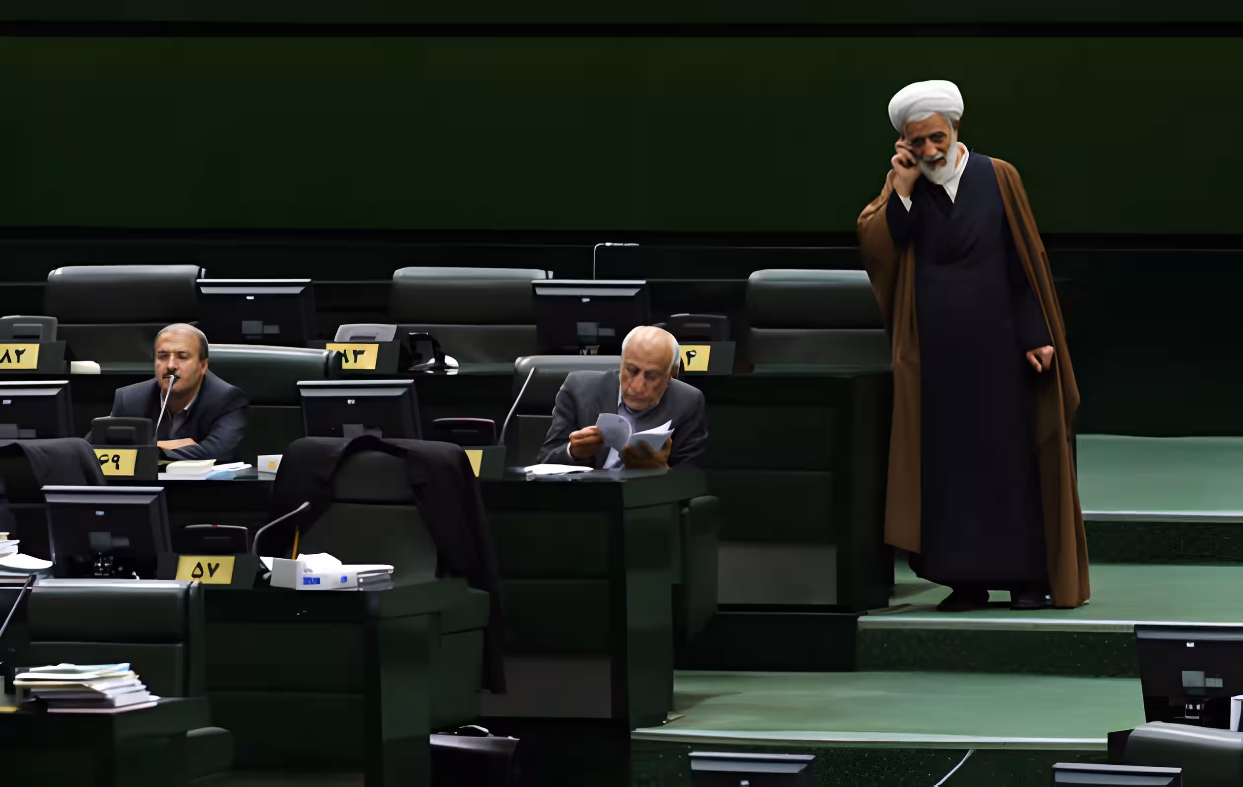 لە دوای جەنگی 12 ڕۆژەوە بەرپرسانی ئێران مۆبایل بەکار ناهێنن