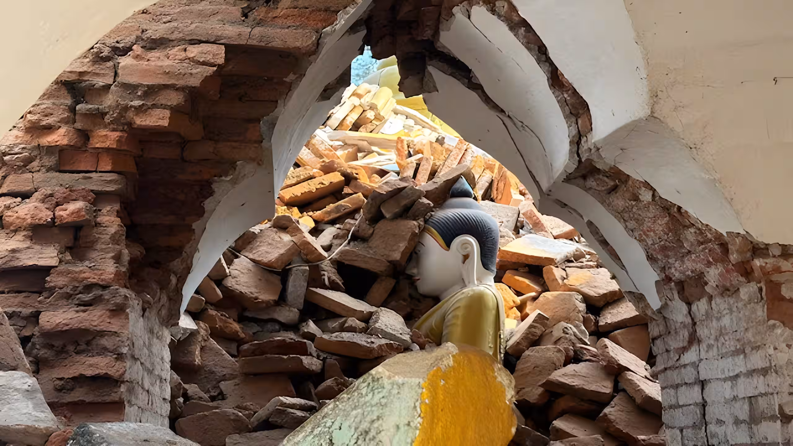 بوومەلەرزەیەک لە ئەفغانستان زیاتر لە 300 قوربانی لێ کەوتەوە