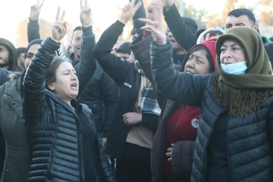 خۆپیشاندەران دژی هێرشەکان لە حەلەب مانیان لە خواردن گرت