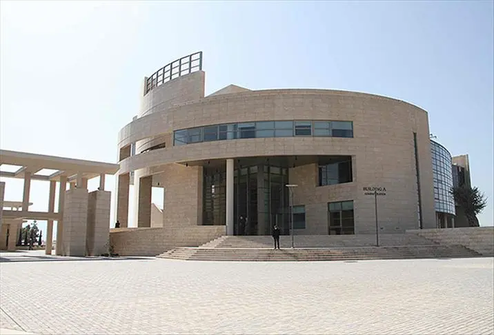 مەلا کامەران لەسەر سکاڵای زانکۆی ئەمریکی فەرمانی دەستگیرکردنی بۆ دەرچووە