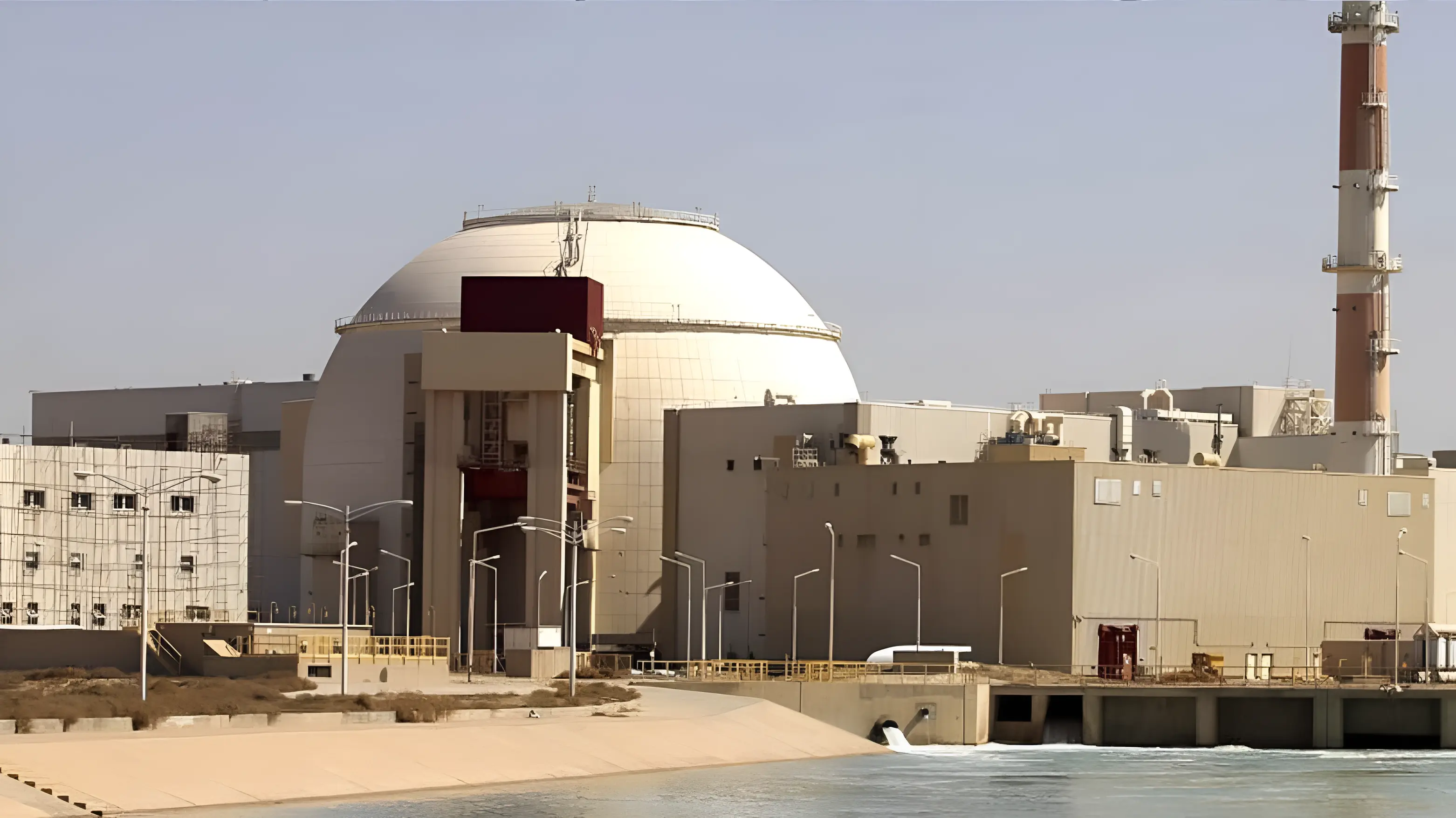 ئاژانسی نێودەوڵەتیی وزەی ئەتۆم بۆ ئەمریکا: هێرشەکانتان ڕابگرن تا تیشکدانەوەی ئەتۆمی ڕووینەداوە