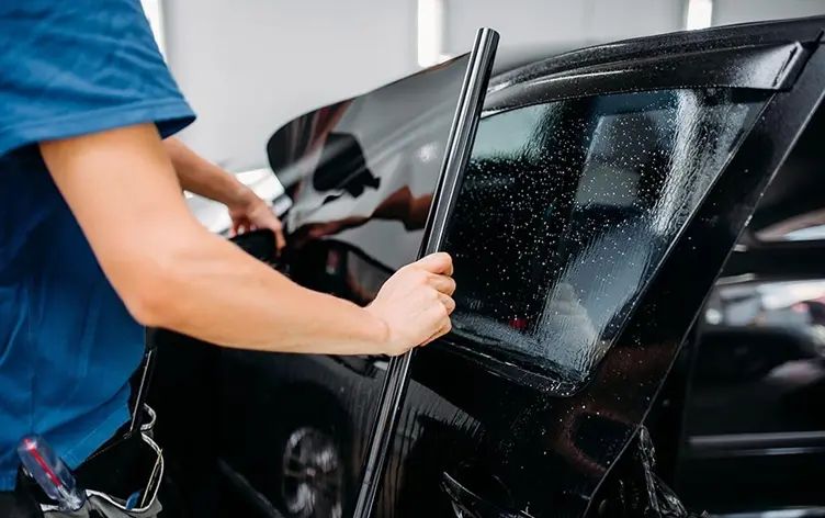 لەزگەی دژە ڕۆژ قەدەغەیە؟